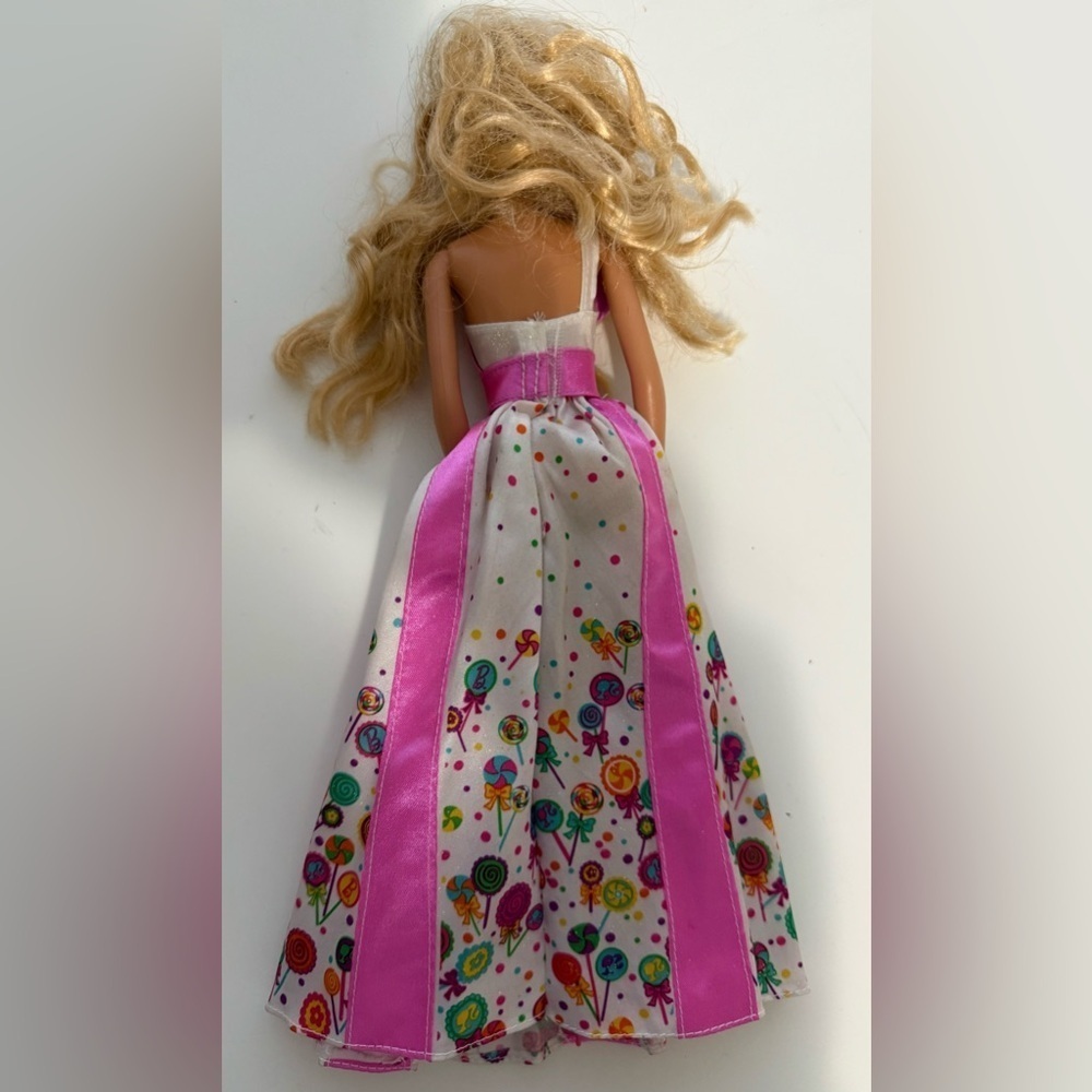 2009 Barbie Doll - Picture 3 of 7